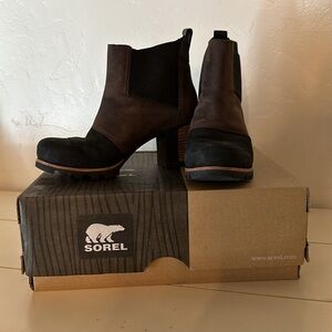 Sorel Addington Chelsea Boot | Color: two tone Brown & Black